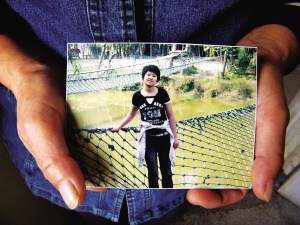 女大学生为逃传销窝坠楼受伤昏迷10月至今未醒